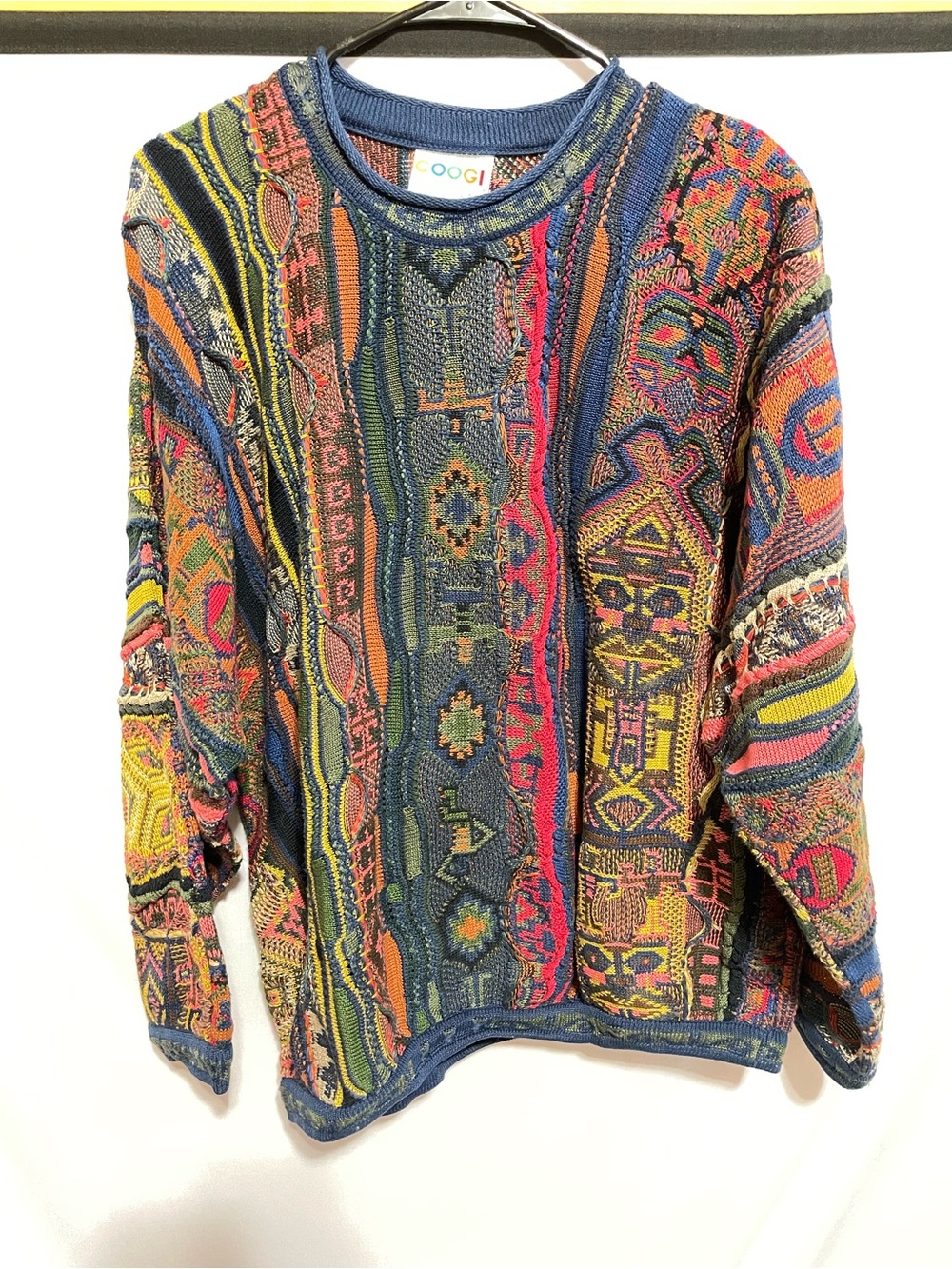 COOGI Multicolor Textured Knit Sweater in Navy, Red, Green